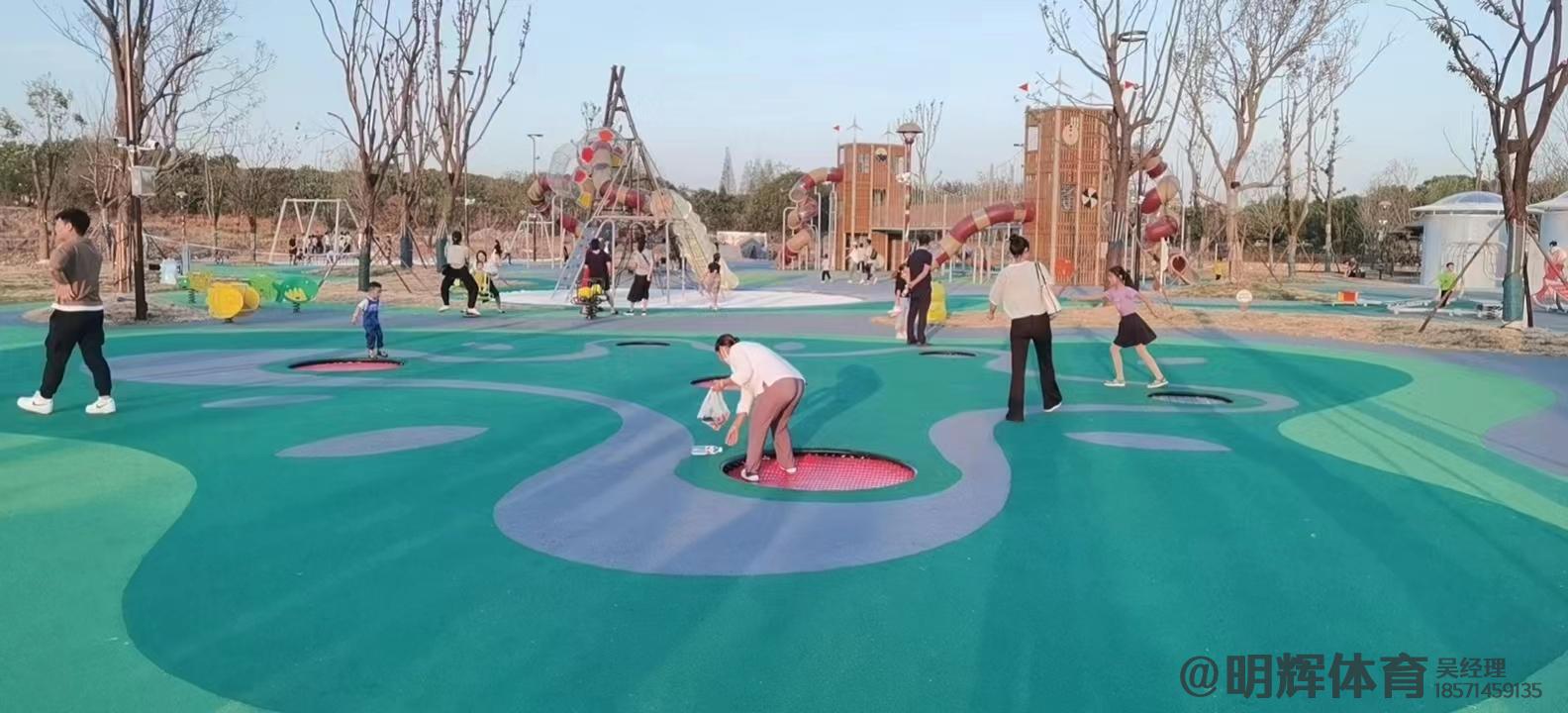 重庆公园跑道是用什么材料做成的